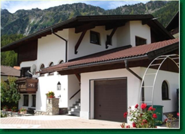 Appartementhaus Schoepf Umhausen Bagian luar foto